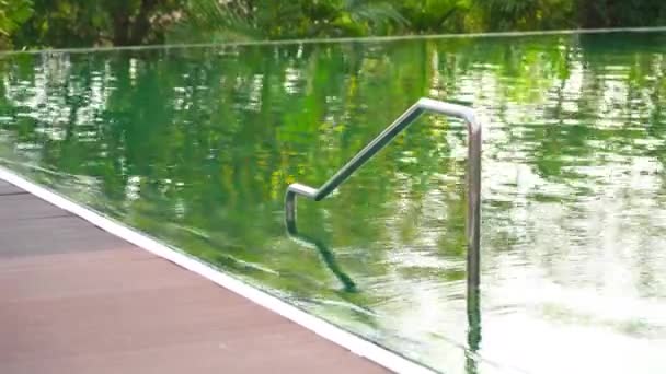 Ruhige Aufnahmen Von Leerem Pool Resort Hotel — Stockvideo