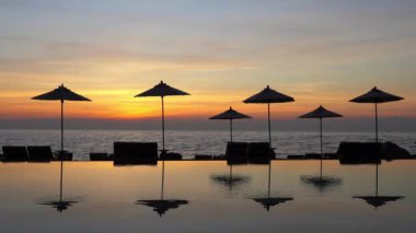 Güzel dalgalı denizin sakin görüntüleri.