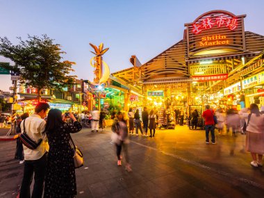 Taipei, Tayvan - 1 Aralık 2018: Po Shilin gece pazarı olduğunu