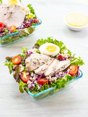 Izgara tavuk göğsü ve et salata