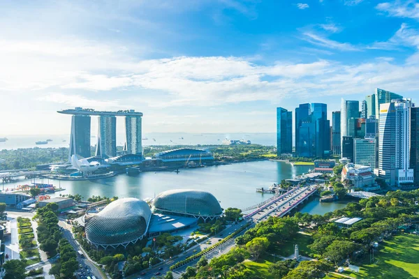 Beau bâtiment d'architecture extérieur paysage urbain à Singapour — Photo