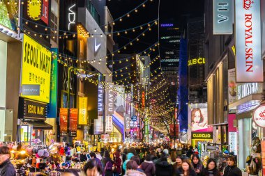 Seoul, Güney Kore 10 Aralık 2018: Myeong dong pazarı 