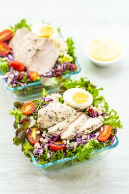 Izgara tavuk göğsü ve et salata