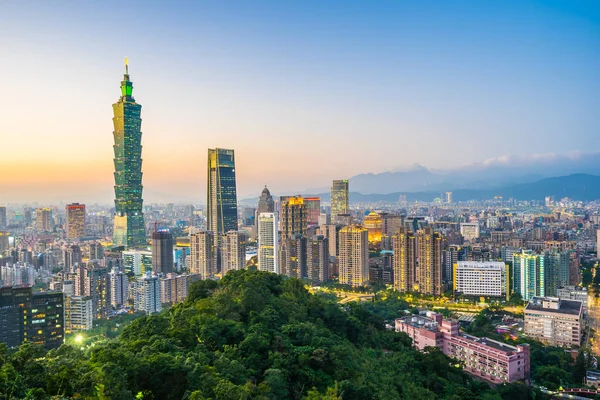 Gyönyörű táj és a városkép a taipei 101 épület és az arc — Stock Fotó