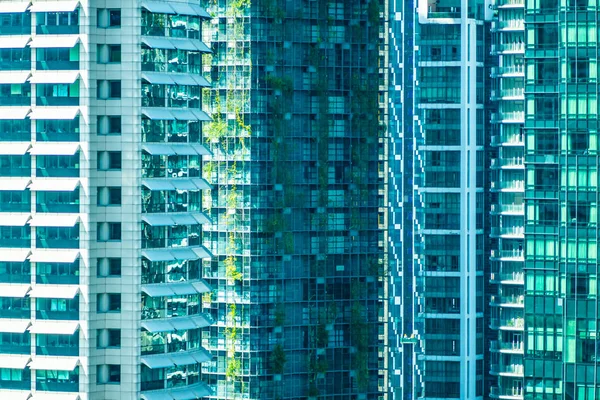 Hermosa arquitectura edificio exterior ventana patrón para la espalda — Foto de Stock