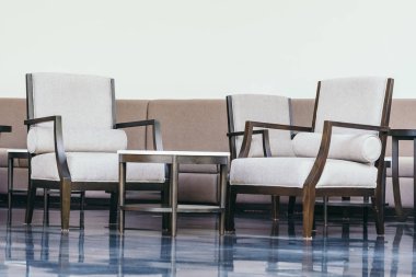 Açık veranda ile masa ve sandalye dekorasyon