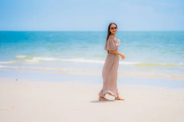 Portrait beautiful young asian woman happy smile relax on the tr — Stock Photo, Image