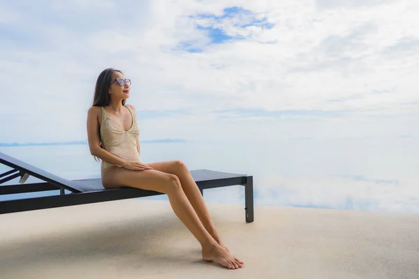 Portrait young asian woman relax smile happy around swimming poo — Stock Photo, Image