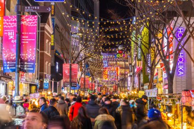 Seoul, Güney Kore 10 Aralık 2018: Myeong dong pazarı 