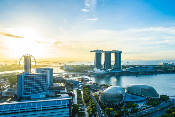 Hermoso edificio de arquitectura exterior paisaje urbano en Singapur — Foto de Stock