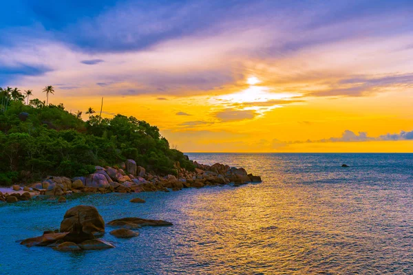 Красивий відкритий тропічний пляж море навколо острова Самуї з ко — стокове фото