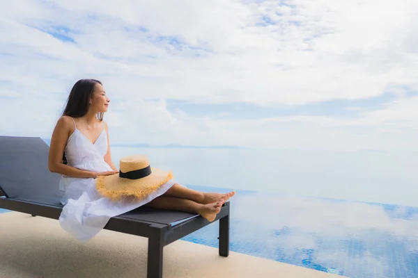 Portrait young asian woman relax smile happy around swimming poo — Stock Photo, Image