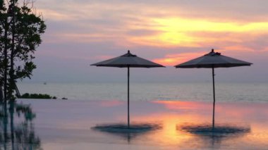 Güzel dalgalı denizin sakin görüntüleri.