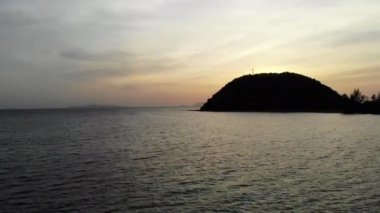 Güzel dalgalı denizin sakin görüntüleri.