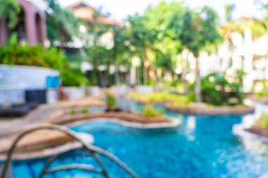 Soyut bulanıklık ve sıcak güzel açık yüzme havuzu bulanıklaştırma