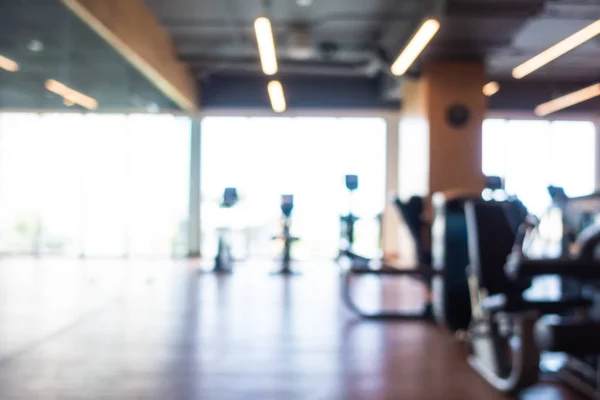 Equipo de fitness abstracto desenfocado y desenfocado en el interior del gimnasio —  Fotos de Stock