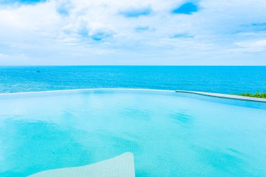 Se ile otel beldesinde güzel açık sonsuzluk yüzme havuzu