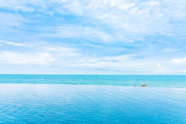 Se ile otel beldesinde güzel açık sonsuzluk yüzme havuzu