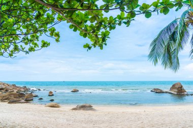 Samui Adası etrafında güzel açık tropikal plaj deniz ile Co