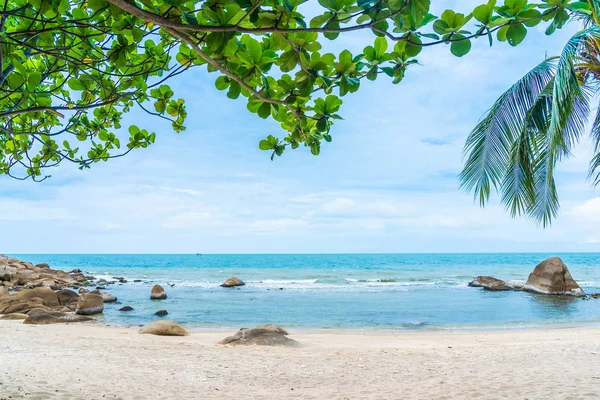 Vackra utomhus tropiska stranden havet runt Samui Island med co — Stockfoto