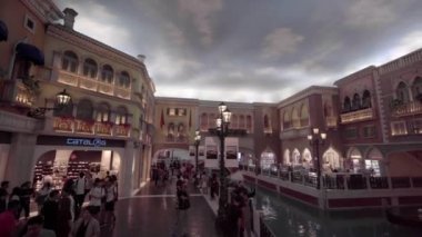 Çin, Macau - 8 Eylül 2018 Macao - Macao 'da alışveriş merkezi olan güzel lüks Venedik Otel ve Kumarhanesi