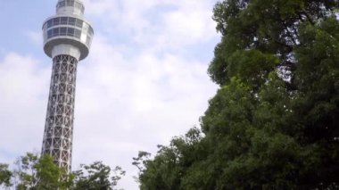Güney Kore 'deki Seul şehrinin Namsan Dağı' ndaki Seul Kulesi 'nde çok güzel bir mimari yapı.