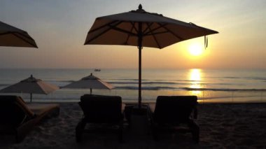 Güzel dalgalı denizin sakin görüntüleri.