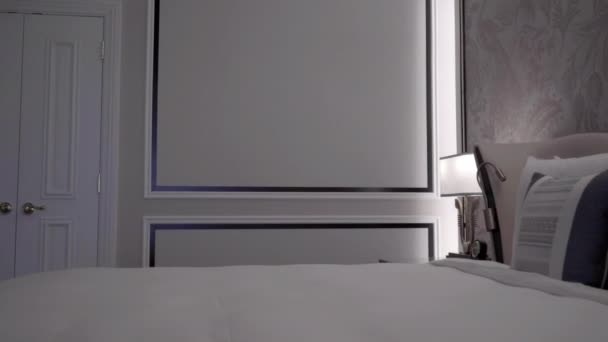Materiał Filmowy Luksusowo Urządzonej Sypialni Hotelu — Wideo stockowe