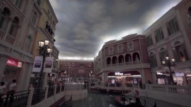 Çin, Macau - 8 Eylül 2018 Macao - Macao 'da alışveriş merkezi olan güzel lüks Venedik Otel ve Kumarhanesi