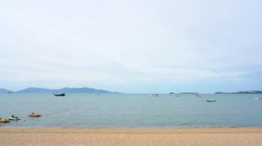 Güzel dalgalı denizin sakin görüntüleri.