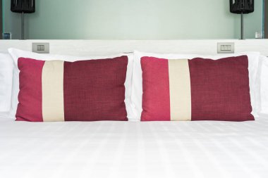 Güzel rahat yastık ve battaniye Yatak Dekorasyon