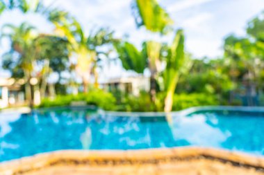 Soyut bulanıklık ve sıcak güzel açık yüzme havuzu bulanıklaştırma