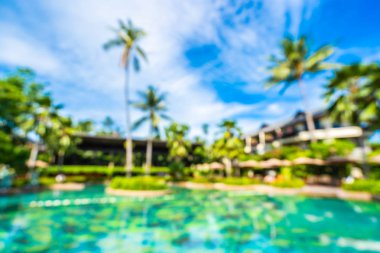 Otelde soyut bulanıklık ve defokus lüks açık yüzme havuzu 