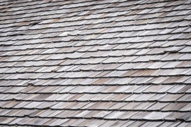 ev veya ev dokularının çatısında kiremit