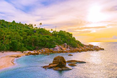 Samui Adası etrafında güzel açık tropikal plaj deniz ile Co