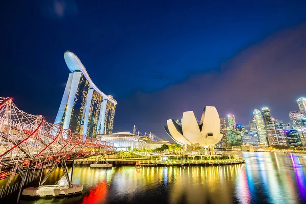 Gökdelen marina defne içinde etrafında bina güzel mimari 