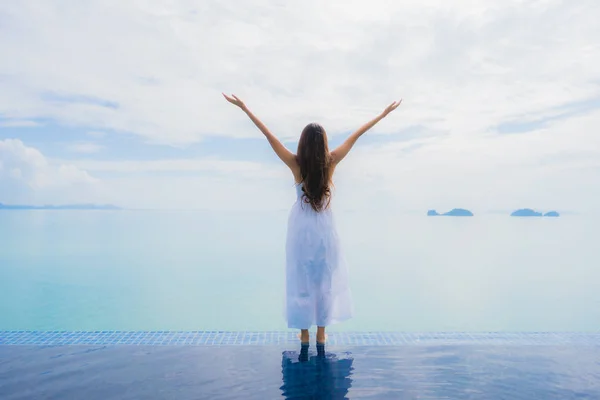 Portrait young asian woman relax smile happy around swimming poo — Stock Photo, Image