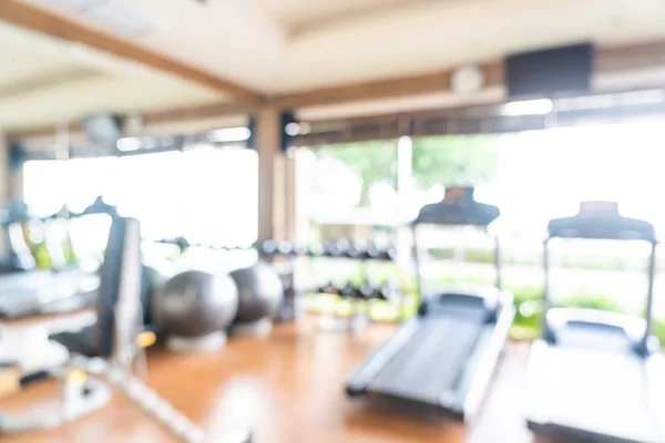 Equipo de fitness abstracto desenfocado y desenfocado en el interior de la sala de gimnasio —  Fotos de Stock