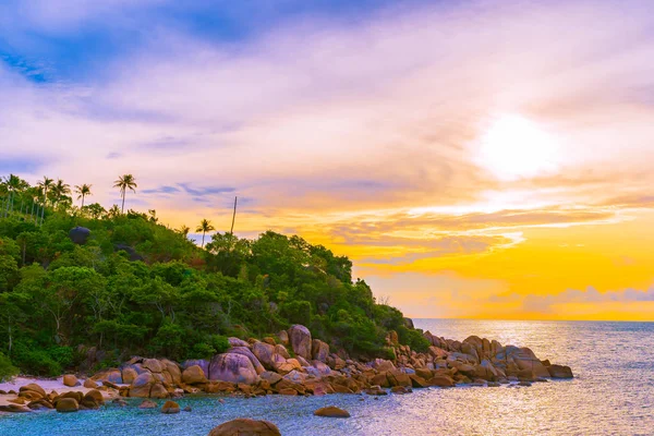 Schönen tropischen Strand im Freien Meer rund um Samui-Insel mit Co — Stockfoto