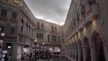 Çin, Macau - 8 Eylül 2018 Macao - Macao 'da alışveriş merkezi olan güzel lüks Venedik Otel ve Kumarhanesi