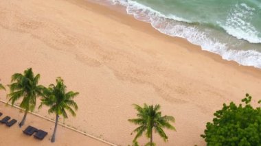 Güzel dalgalı denizin sakin görüntüleri.