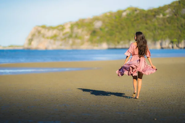 Portrait young beautiful asian woman walk smile and happy on the — Stock Photo, Image