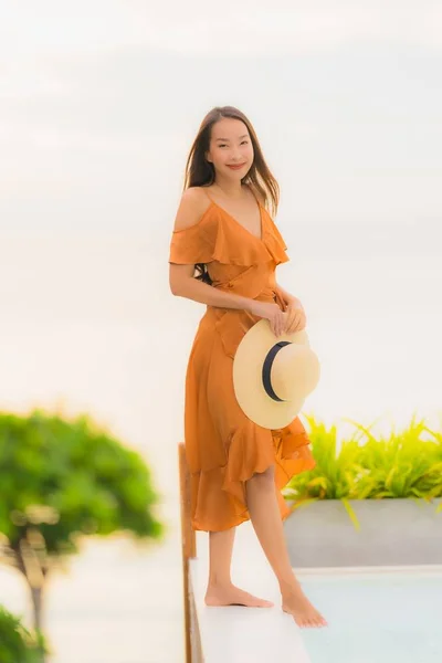 Portrét krásná mladá asijská žena životní styl šťastný úsměv — Stock fotografie