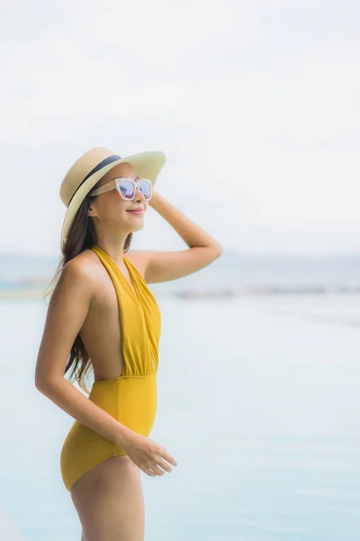 Portrait asian beautiful young woman happy smile relax around ou — Stock Photo, Image