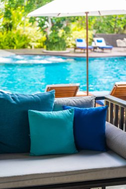 Kanepe dekorasyon açık veranda üzerinde rahat yastık