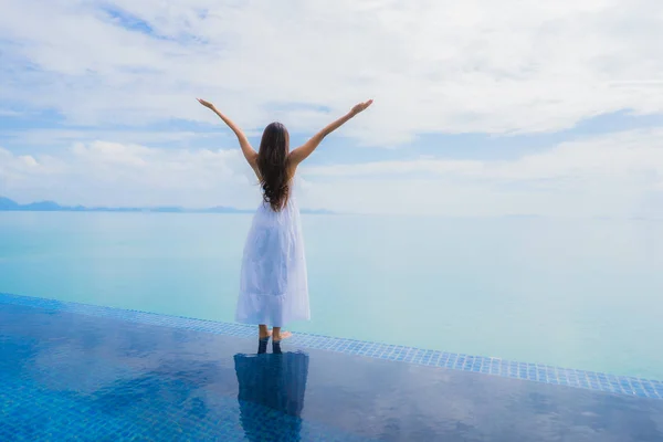 Portrait young asian woman relax smile happy around swimming poo — Stock Photo, Image