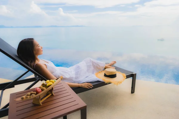 Portrait young asian woman relax smile happy around swimming poo — Stock Photo, Image