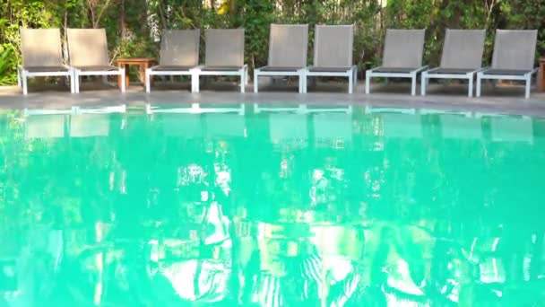 Ruhige Aufnahmen Von Leerem Pool Resort Hotel — Stockvideo