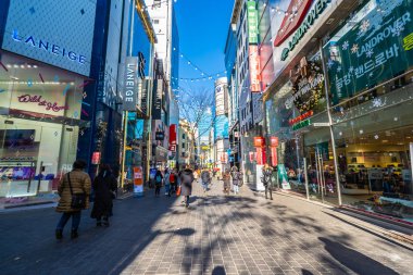 Seoul, Güney Kore 10 Aralık 2018: Myeong dong pazarı 