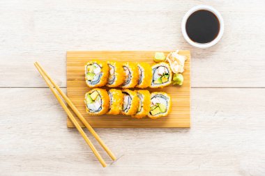 California maki suşi rulo